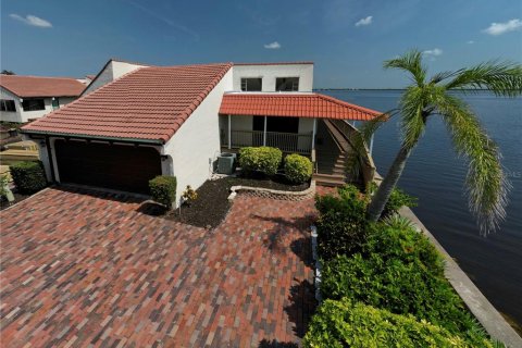 House in Punta Gorda, Florida 2 bedrooms, 138.24 sq.m. № 1755544 - photo 10