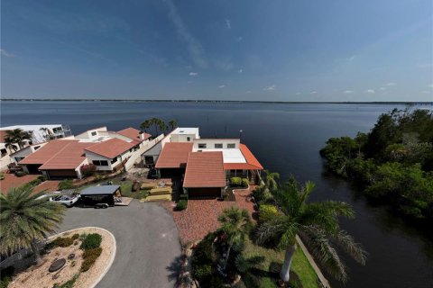 House in Punta Gorda, Florida 2 bedrooms, 138.24 sq.m. № 1755544 - photo 1