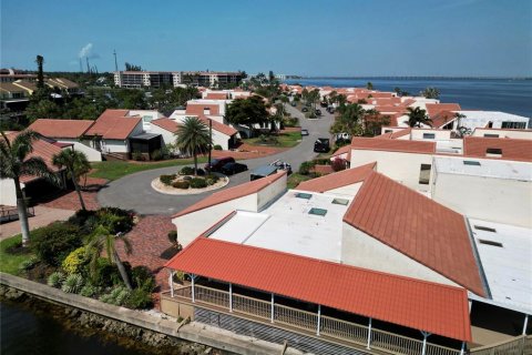 House in Punta Gorda, Florida 2 bedrooms, 138.24 sq.m. № 1755544 - photo 6