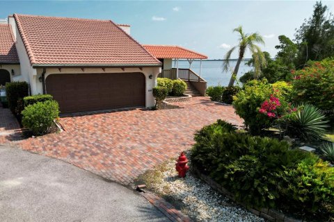 House in Punta Gorda, Florida 2 bedrooms, 138.24 sq.m. № 1755544 - photo 7