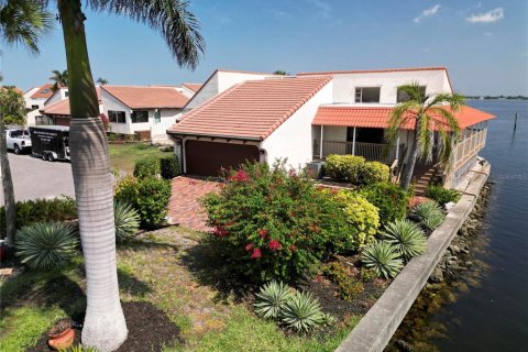 House in Punta Gorda, Florida 2 bedrooms, 138.24 sq.m. № 1755544 - photo 8