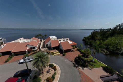 House in Punta Gorda, Florida 2 bedrooms, 138.24 sq.m. № 1755544 - photo 2