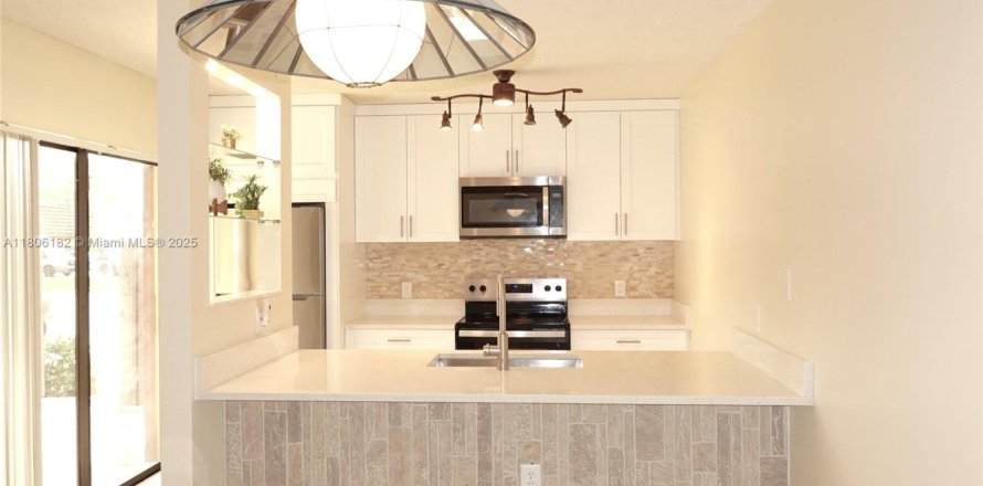 Adosado en West Palm Beach, Florida 2 dormitorios, 114.83 m2 № 1770335