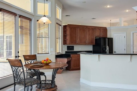 Villa ou maison à louer à Orlando, Floride: 4 chambres, 272.48 m2 № 2384057 - photo 10