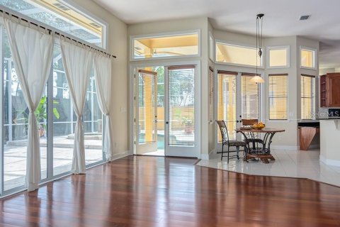 Villa ou maison à louer à Orlando, Floride: 4 chambres, 272.48 m2 № 2384057 - photo 4