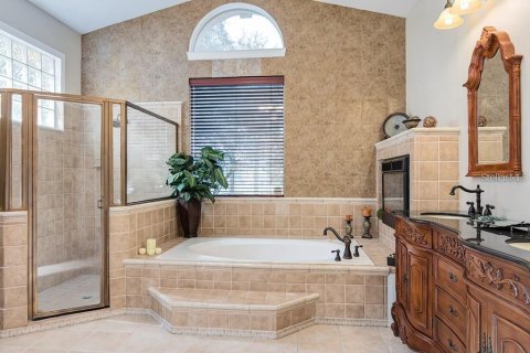 Villa ou maison à louer à Orlando, Floride: 4 chambres, 272.48 m2 № 2384057 - photo 13
