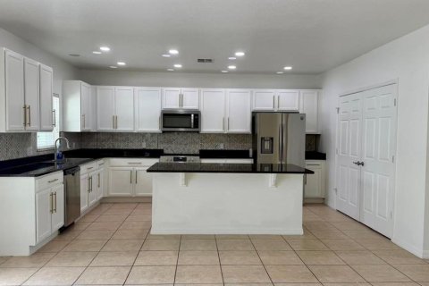 Casa en venta en Kissimmee, Florida, 4 dormitorios, 261.43 m2 № 2358988 - foto 24
