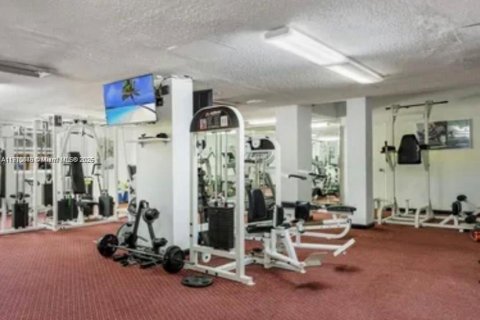 Condo in Sunny Isles Beach, Florida, 2 bedrooms  № 1966021 - photo 26