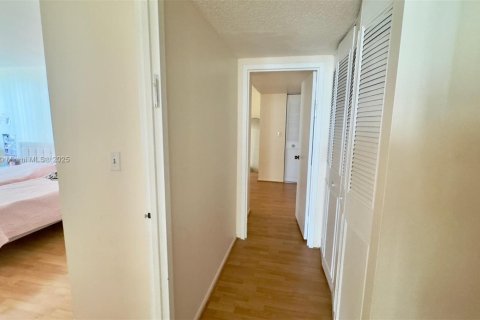 Condo in Sunny Isles Beach, Florida, 2 bedrooms  № 1966021 - photo 21