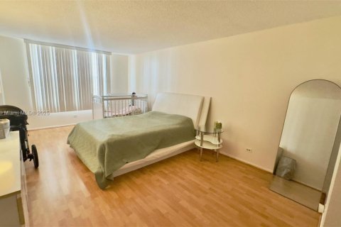 Condo in Sunny Isles Beach, Florida, 2 bedrooms  № 1966021 - photo 17