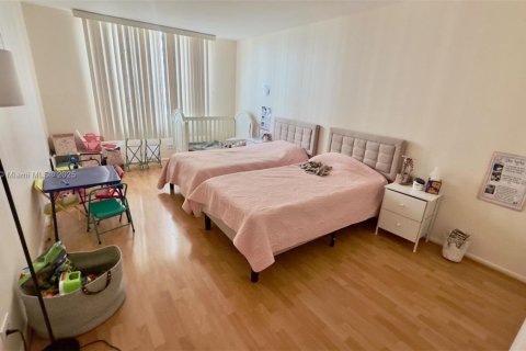 Condo in Sunny Isles Beach, Florida, 2 bedrooms  № 1966021 - photo 20