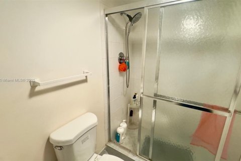 Condo in Sunny Isles Beach, Florida, 2 bedrooms  № 1966021 - photo 24