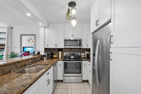 Condominio en alquiler en Hollywood, Florida, 2 dormitorios, 110.55 m2 № 2039649 - foto 8