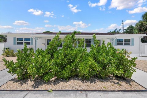 Immobilier commercial à West Palm Beach, Floride 156.26 m2 № 2270462