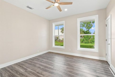 Commercial property in Tarpon Springs, Florida 96.25 sq.m. № 2351827 - photo 17