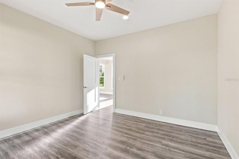 Commercial property in Tarpon Springs, Florida 96.25 sq.m. № 2351827 - photo 18