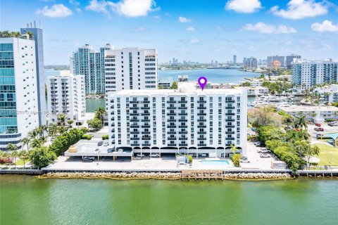 Купить кондоминиум в Норт-Бей-Виллидж, Флорида 1 спальня, 70.61м2, № 1931248 - фото 11