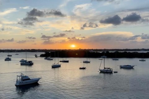 Купить кондоминиум в Норт-Бей-Виллидж, Флорида 1 спальня, 70.61м2, № 1931248 - фото 1