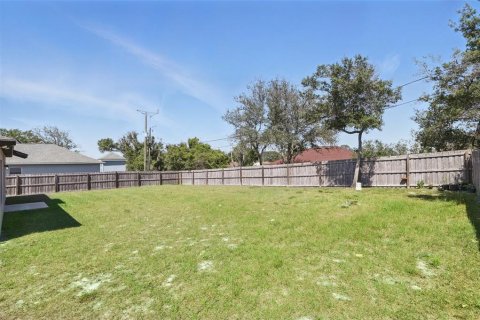 House in Deltona, Florida 3 bedrooms, 127 sq.m. № 1717774 - photo 28