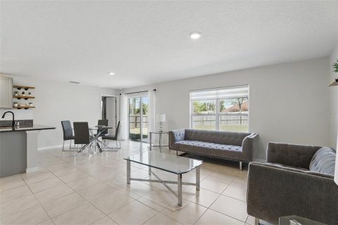 House in Deltona, Florida 3 bedrooms, 127 sq.m. № 1717774 - photo 8