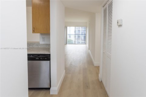 Condo in Miramar, Florida, 2 bedrooms  № 1882301 - photo 3