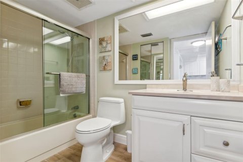 Copropriété à vendre à Redington Shores, Floride: 2 chambres, 108.23 m2 № 2360903 - photo 17