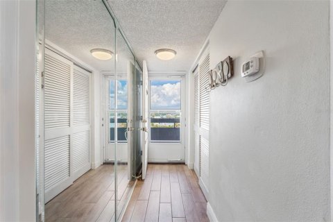 Copropriété à vendre à Redington Shores, Floride: 2 chambres, 108.23 m2 № 2360903 - photo 5