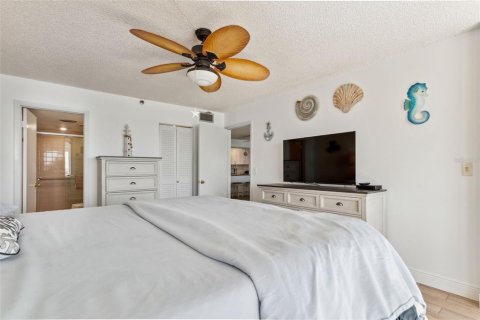 Copropriété à vendre à Redington Shores, Floride: 2 chambres, 108.23 m2 № 2360903 - photo 21