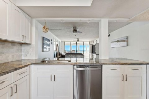 Copropriété à vendre à Redington Shores, Floride: 2 chambres, 108.23 m2 № 2360903 - photo 8