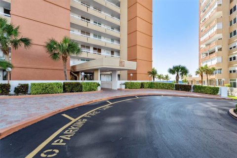 Copropriété à vendre à Redington Shores, Floride: 2 chambres, 108.23 m2 № 2360903 - photo 2