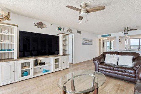 Copropriété à vendre à Redington Shores, Floride: 2 chambres, 108.23 m2 № 2360903 - photo 14