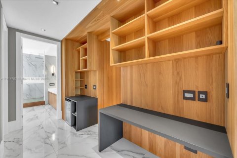 Condo in Miami Beach, Florida, 4 bedrooms  № 1970219 - photo 20