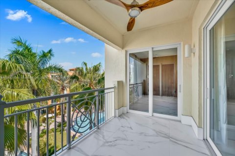 Condo in Miami Beach, Florida, 4 bedrooms  № 1970219 - photo 19