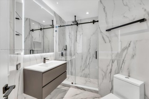 Condo in Miami Beach, Florida, 4 bedrooms  № 1970219 - photo 30