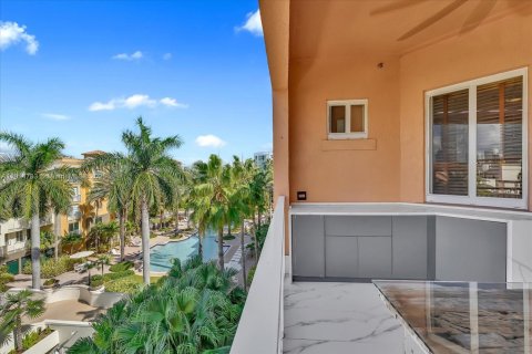 Condo in Miami Beach, Florida, 4 bedrooms  № 1970219 - photo 12