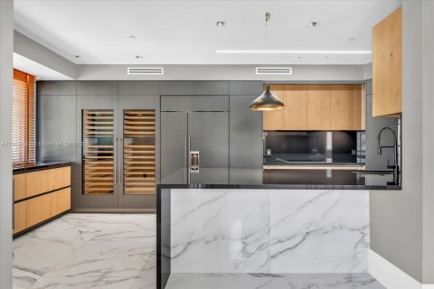Condo in Miami Beach, Florida, 4 bedrooms  № 1970219 - photo 8