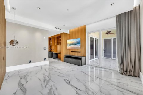 Condo in Miami Beach, Florida, 4 bedrooms  № 1970219 - photo 16