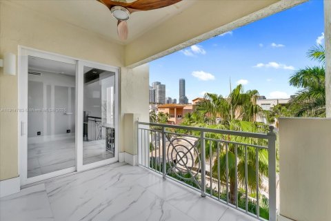 Condo in Miami Beach, Florida, 4 bedrooms  № 1970219 - photo 18