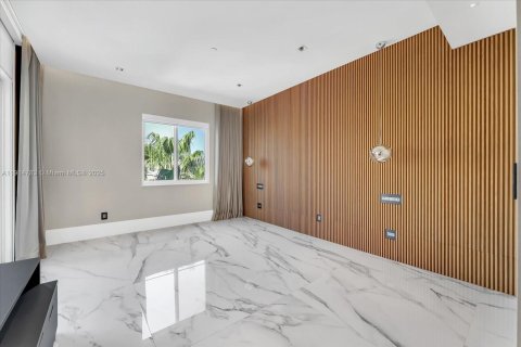 Condo in Miami Beach, Florida, 4 bedrooms  № 1970219 - photo 15