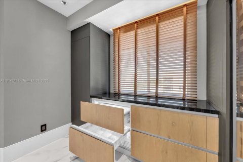 Condo in Miami Beach, Florida, 4 bedrooms  № 1970219 - photo 10