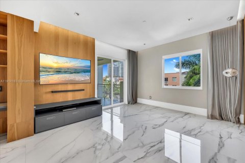 Condo in Miami Beach, Florida, 4 bedrooms  № 1970219 - photo 17