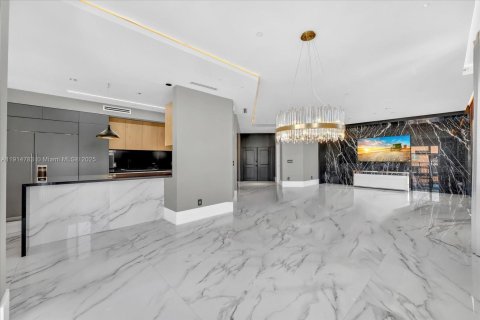 Condo in Miami Beach, Florida, 4 bedrooms  № 1970219 - photo 7
