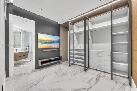 Condo in Miami Beach, Florida, 4 bedrooms  № 1970219 - photo 29