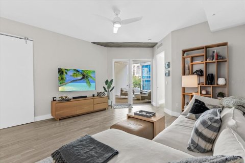 Condo in Sarasota, Florida, 2 bedrooms № 2238958 - photo 5