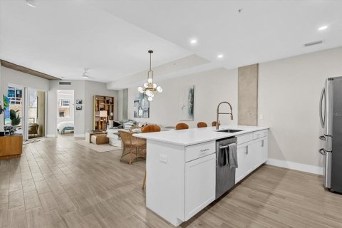 Condo in Sarasota, Florida, 2 bedrooms № 2238958 - photo 8