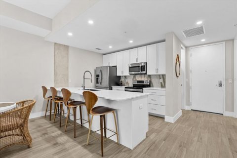 Condo in Sarasota, Florida, 2 bedrooms № 2238958 - photo 9