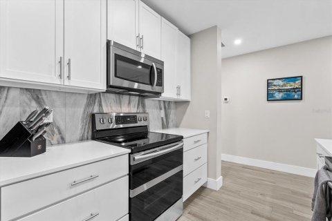Condo in Sarasota, Florida, 2 bedrooms № 2238958 - photo 12