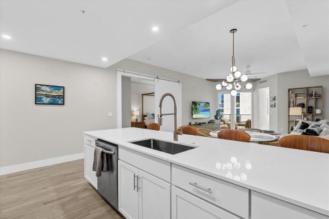 Condo in Sarasota, Florida, 2 bedrooms № 2238958 - photo 13
