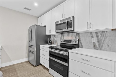 Condo in Sarasota, Florida, 2 bedrooms № 2238958 - photo 11
