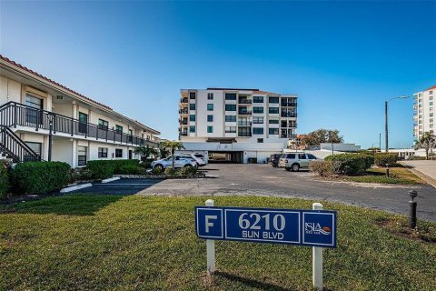 Condo à Saint Petersburg, Floride, 2 chambres  № 2306815
